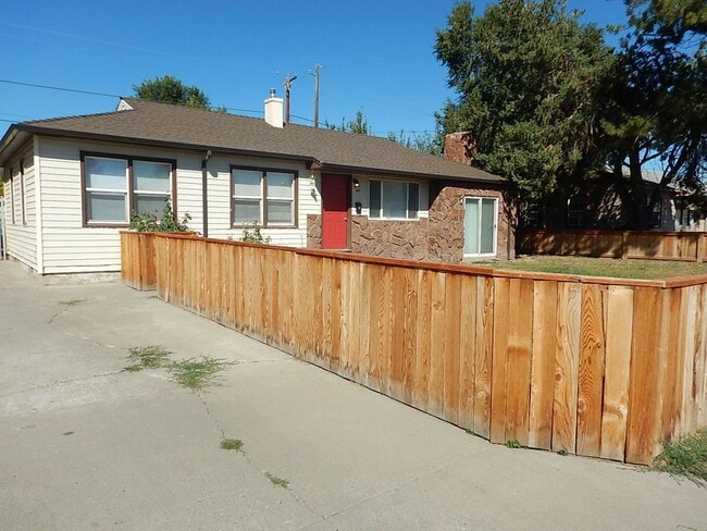 Primary Photo - *PRICE IMPROVEMENT!* 3 Bed, 1 Bath House -...