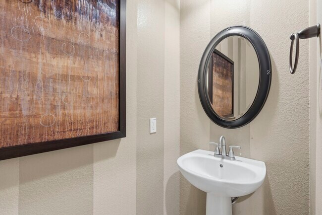 Building Photo - 25907 Foxrun Vista Dr