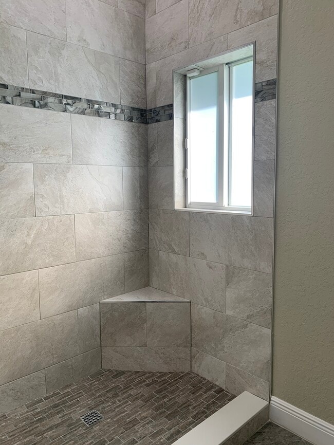 Building Photo - NEWER CONSTRUCTION MODERN HOME