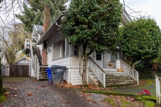 Building Photo - 2413 NE Multnomah St