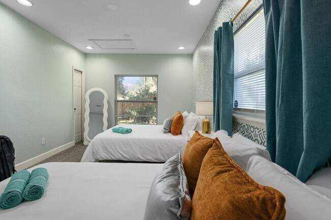 Building Photo - 808 Arietta Dr