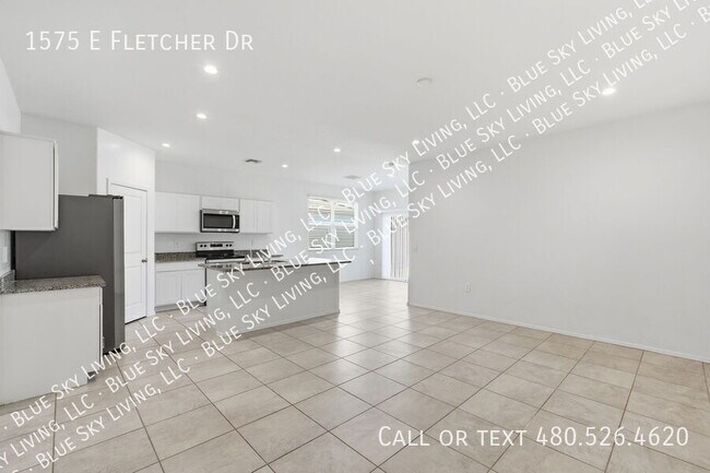 Building Photo - 1575 E Fletcher Dr