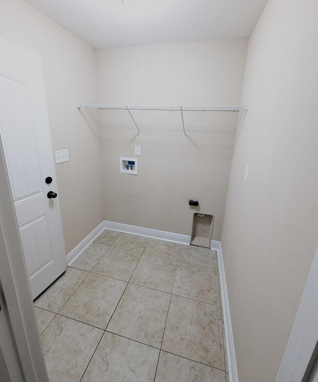 Building Photo - 6686 Bryant Rd