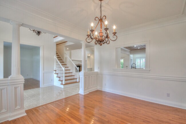 Building Photo - 4335 N Chapel Rd