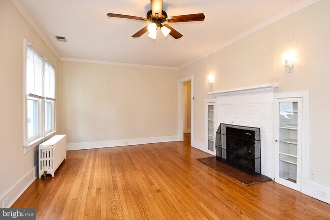 Primary Photo - 930 N Danville St