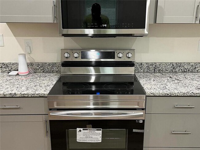 Building Photo - 320 Camfield Ct SW