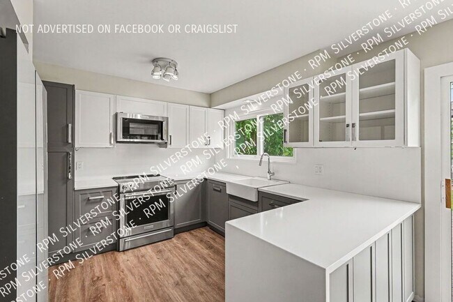 Building Photo - 452 Farmridge Ct
