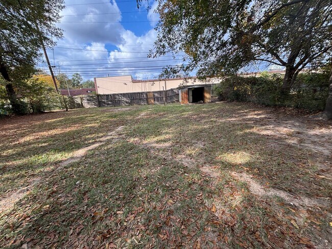 Building Photo - Southern Hills