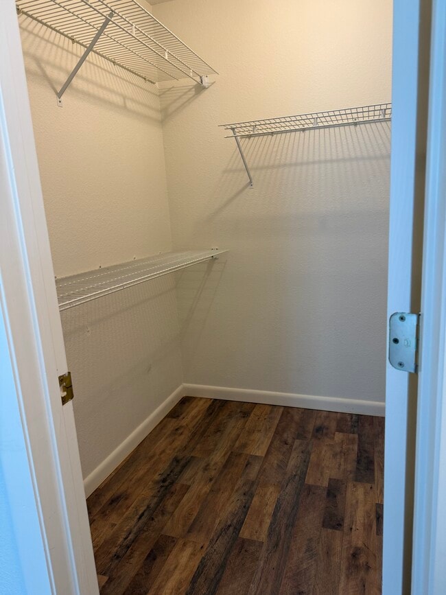 Building Photo - 2220 Jackson Heights Dr