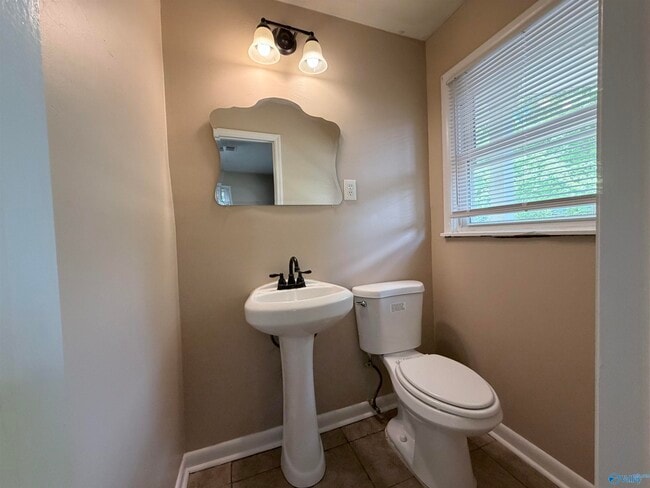 Building Photo - 2205 Glen Iris Rd NW