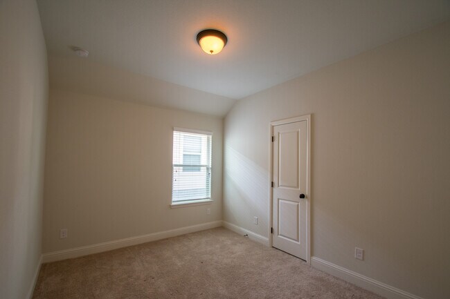 Building Photo - Beautifully crafted 4-2-2 home in Fort Worth.