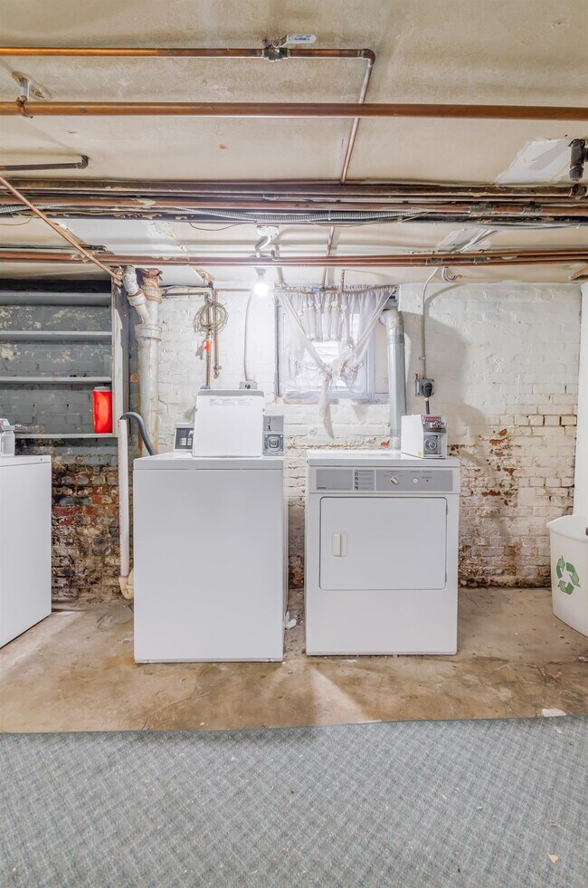 Building Photo - 86 W 27th St