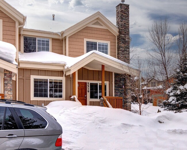 Building Photo - Beautiful Townhome