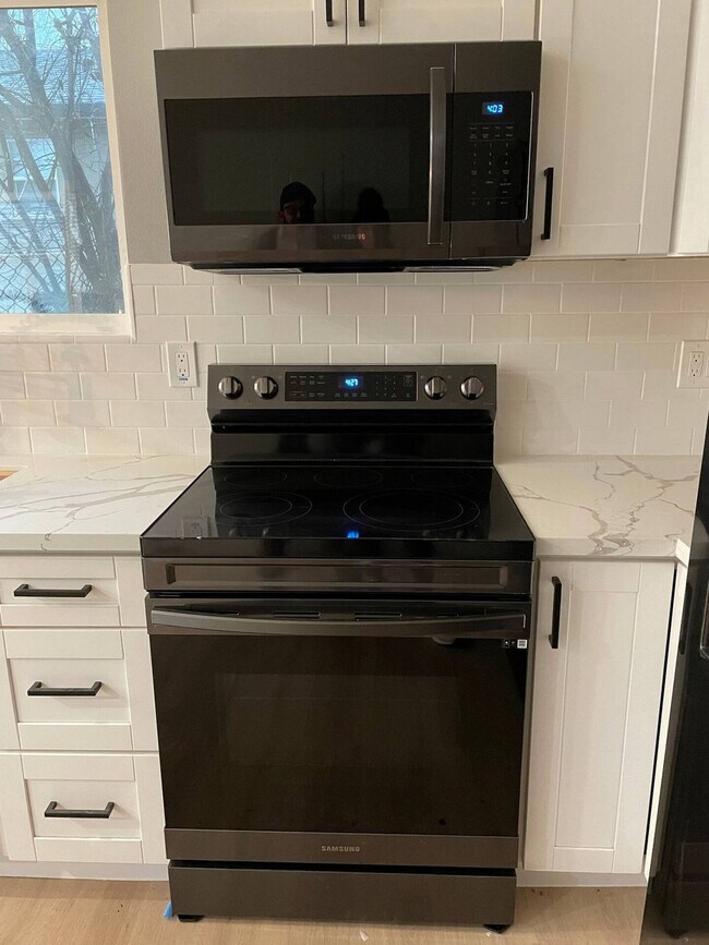 Building Photo - 198 Vía Del Sol