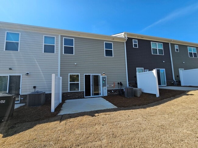 Building Photo - Like New townhome in Monroe!