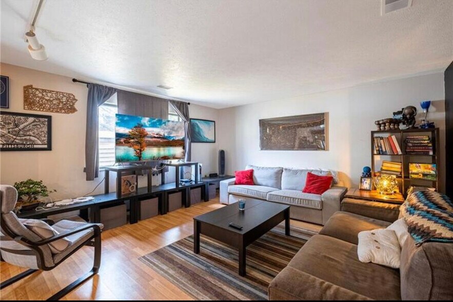 Building Photo - 1808 Mary St