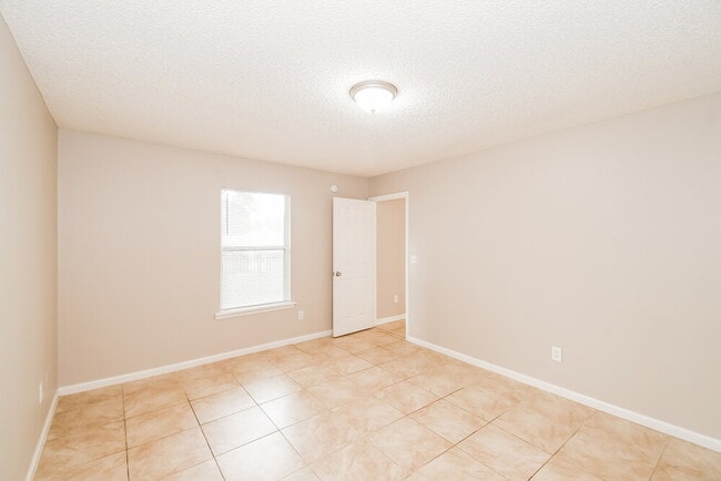 Building Photo - 8554 Star Leaf Rd N