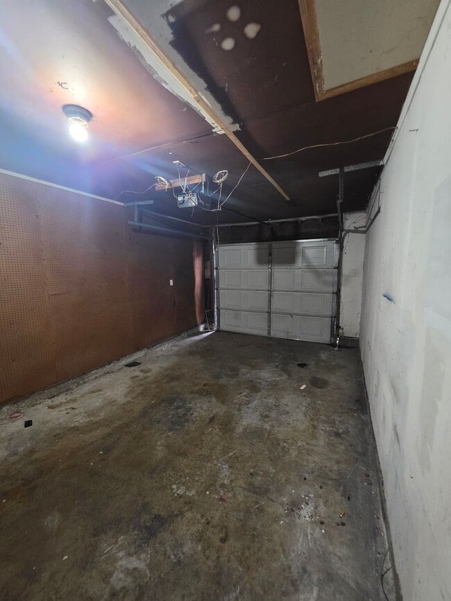 Building Photo - Nice 3BD/1BA