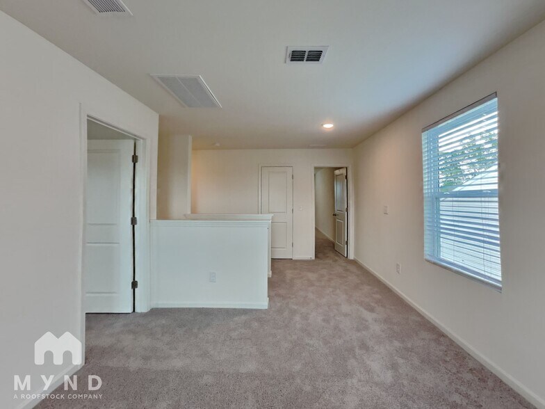 Building Photo - 1148 Centerview Dr