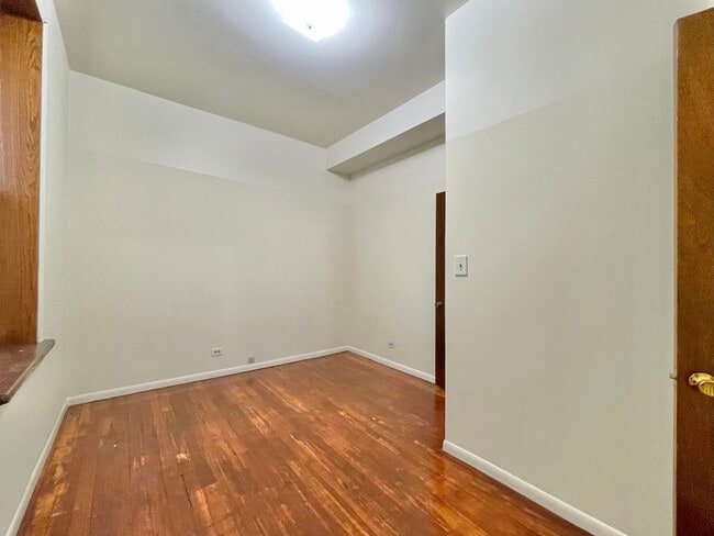 Building Photo - 1321 N Maplewood Ave