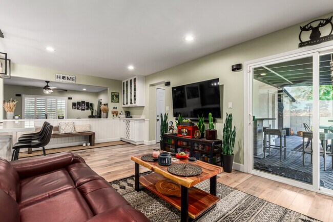 Building Photo - 1540 E El Camino Dr