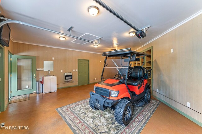 Building Photo - 519 Country Oaks Dr