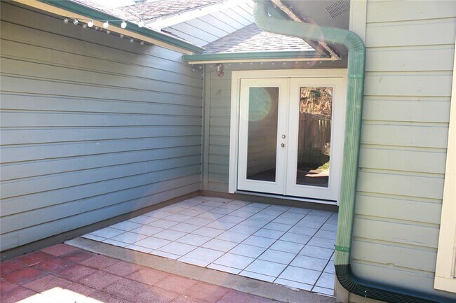 Building Photo - 215 Stowaway Cove