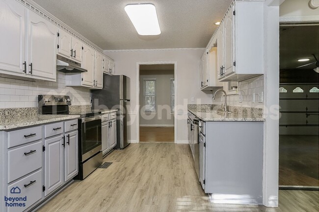 Building Photo - Ready to upgrade your lifestyle in Colony West? 3 Bed 2 Bath Home