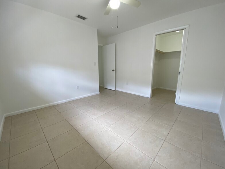 Building Photo - 513 SE 24th Ave