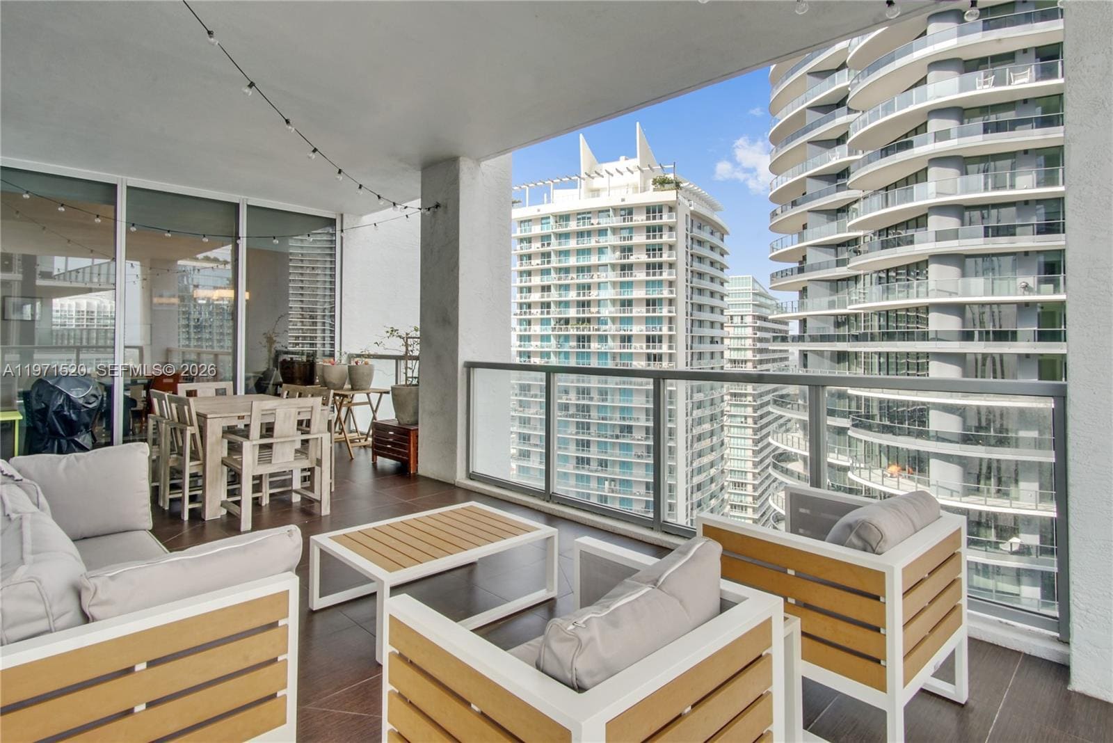 Building Photo - 1050 Brickell Ave