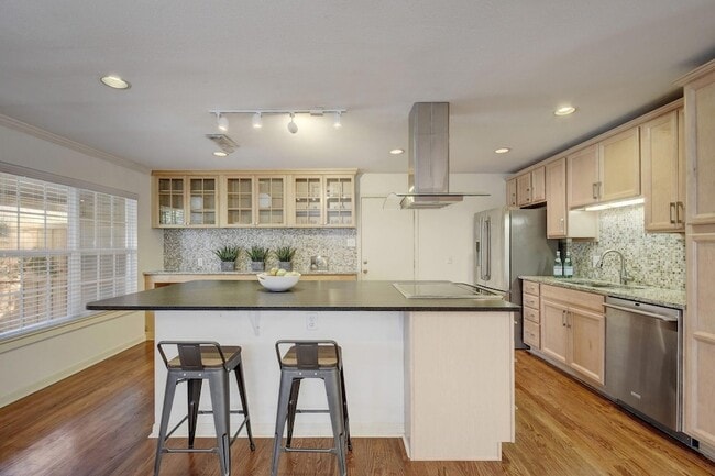 Building Photo - 1909 Winsted Ln