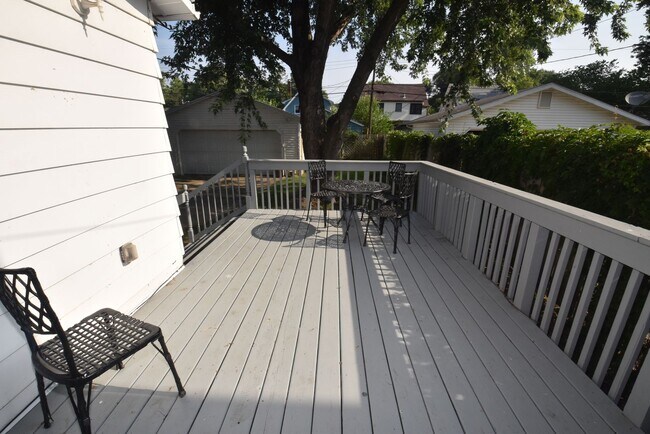 Building Photo - Near Notre Dame  2 Story 3 bedroom with 2 car garage