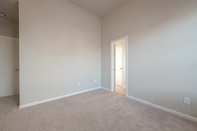 Building Photo - 8700 Laurel Crest Dr