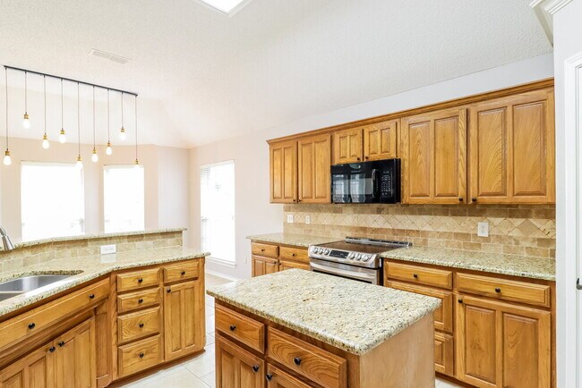 Building Photo - 6211 August Run