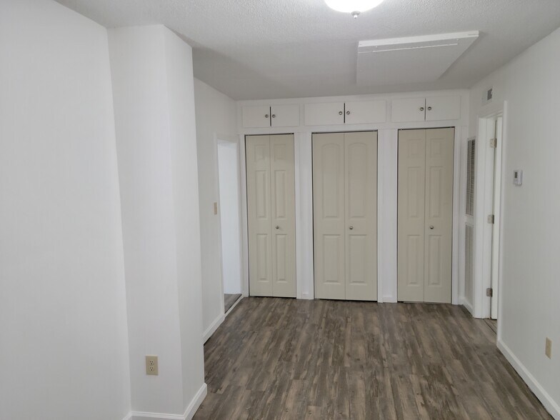 Living Room - 836 Oak Hill Rd