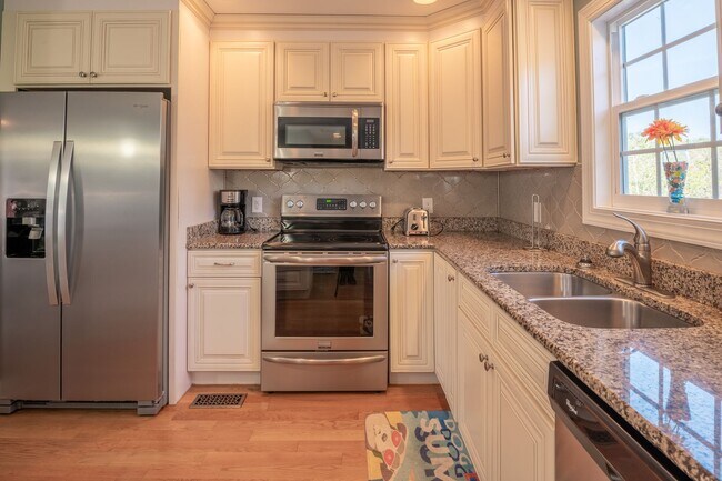 Building Photo - 4502 E Oak Island Dr