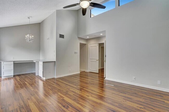 Building Photo - 6012 Glendale Dr