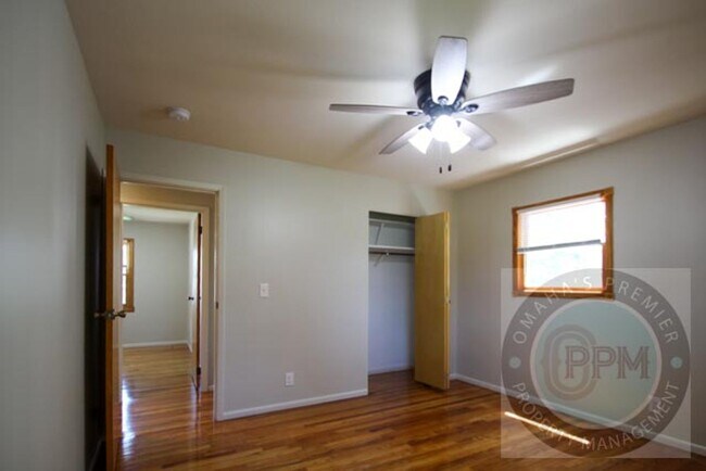 Building Photo - Discover this well-maintained 3-bedroom, 2-bath home in Omaha, NE