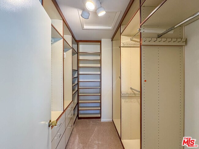 Building Photo - 16951 Ivadel Pl