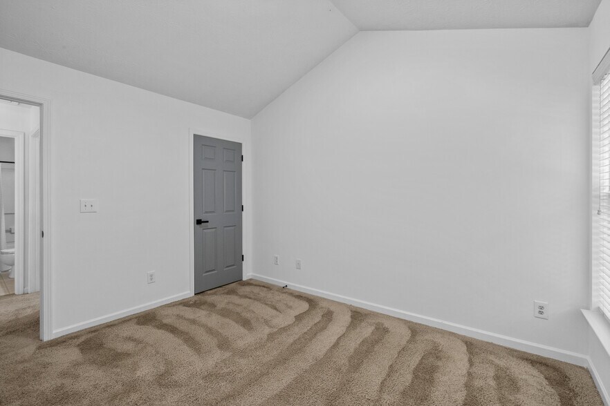 Building Photo - 1484 Gates Cir SE