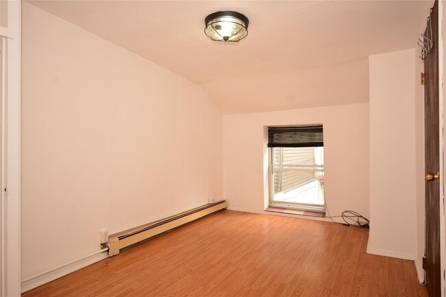 Building Photo - 976 Greene Ave