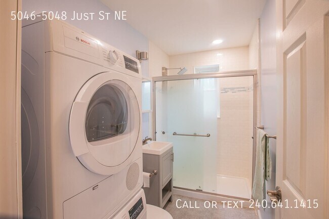 Building Photo - 5046-5048 Just St NE-