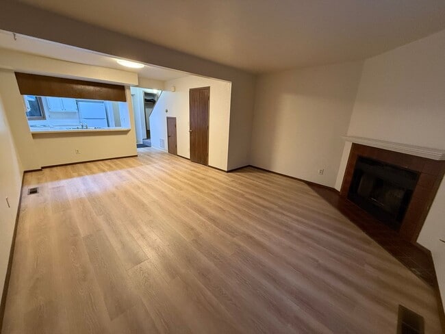 Building Photo - 4075 E 20th Ave