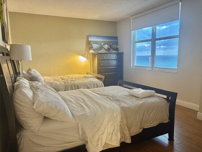 Building Photo - 3725 S Ocean Dr