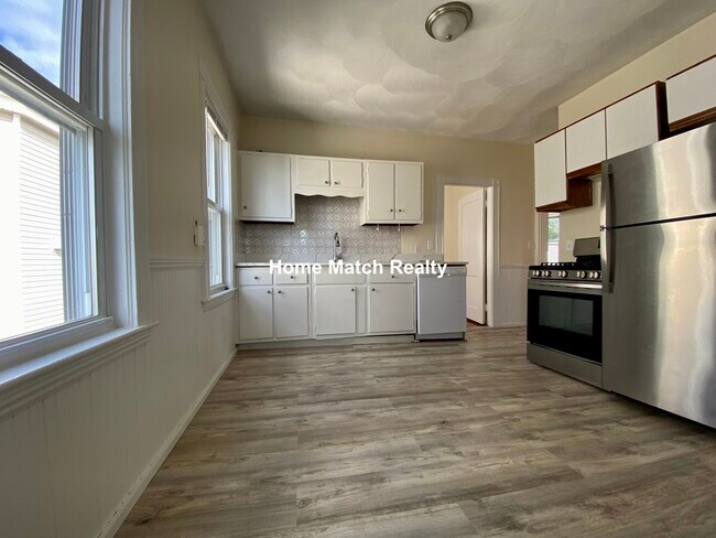 Building Photo - 14 Belknap St