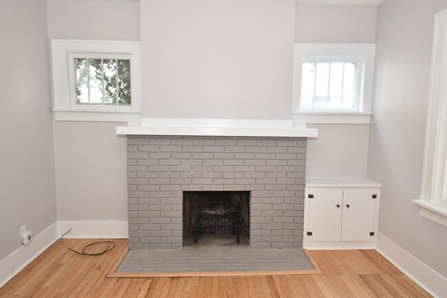 Building Photo - Near Notre Dame  2 Story 3 bedroom with 2 car garage