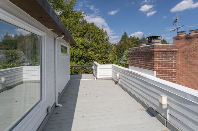 Building Photo - 4611 Charleston Terrace NW