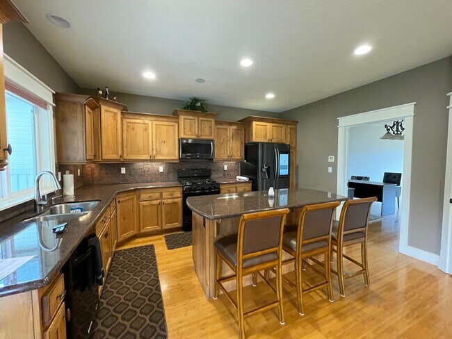 Building Photo - 2725 S Groom Way