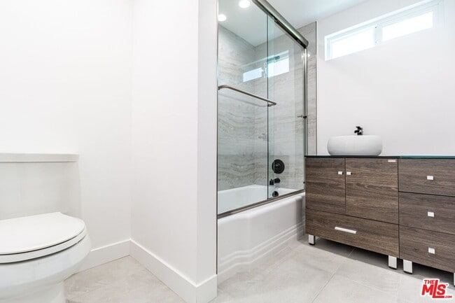 Building Photo - 9416 Ruffner Ave