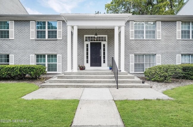 Primary Photo - 4315 Plaza Gate Ln S